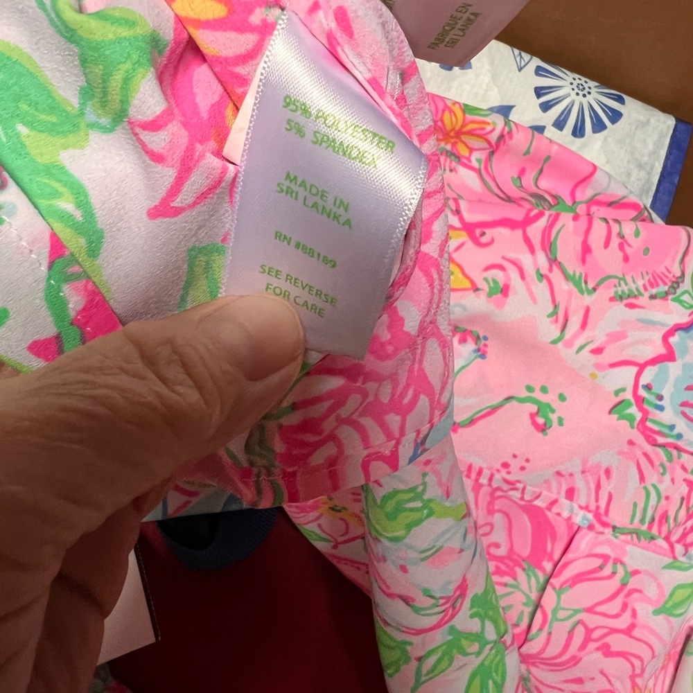 Vibrant Lilly Pulitzer Floral Patterned Fabric Sm… - image 6